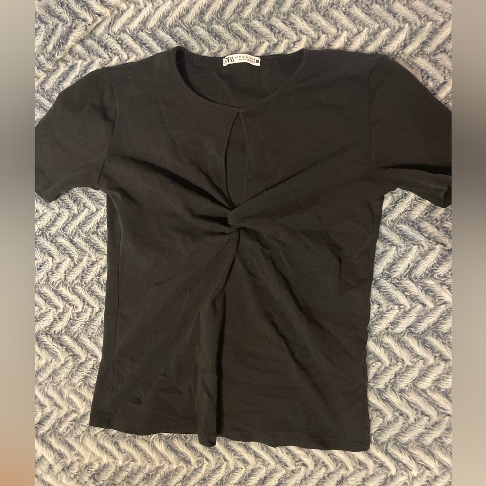 Zara women’s size medium black keyhole tee